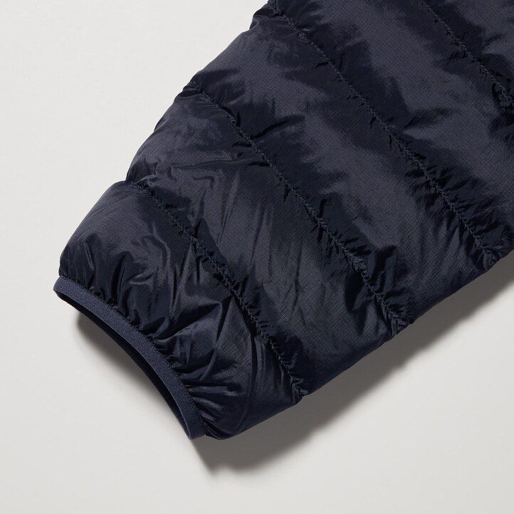 schwarze uniqlo ultra light daunenjacken für herren mit 3d-schnitt