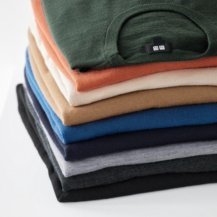 grauer uniqlo herrenpullover aus 100 extrafeiner merinowolle mit rundhalsausschnitt