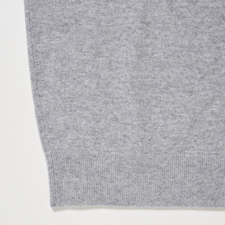 grauer uniqlo herrenpullover aus 100 merine mit v-ausschnitt