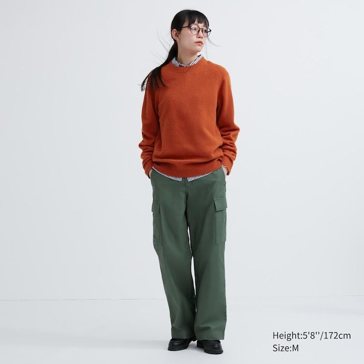 orangefarbener uniqlo premium herrenpullover aus lammwolle mit rundhalsausschnitt