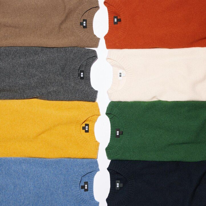 orangefarbener uniqlo premium herrenpullover aus lammwolle mit rundhalsausschnitt