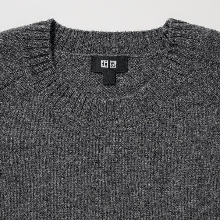orangefarbener uniqlo premium herrenpullover aus lammwolle mit rundhalsausschnitt
