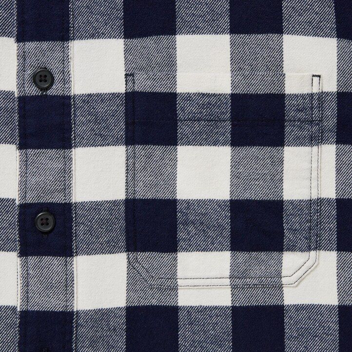 weiße uniqlo herren-flanellhemden mit normaler passform und karomuster sowie normalem kragen