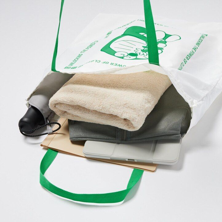 uniqlo doraemon ut recycled pocketable bag damentaschen weiß