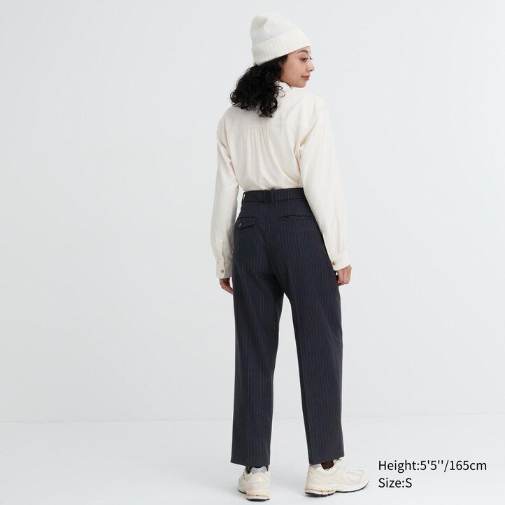marineblaue uniqlo heattech-streifentops für damen mit falten