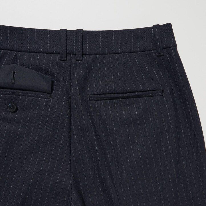 marineblaue uniqlo heattech-streifentops für damen mit falten