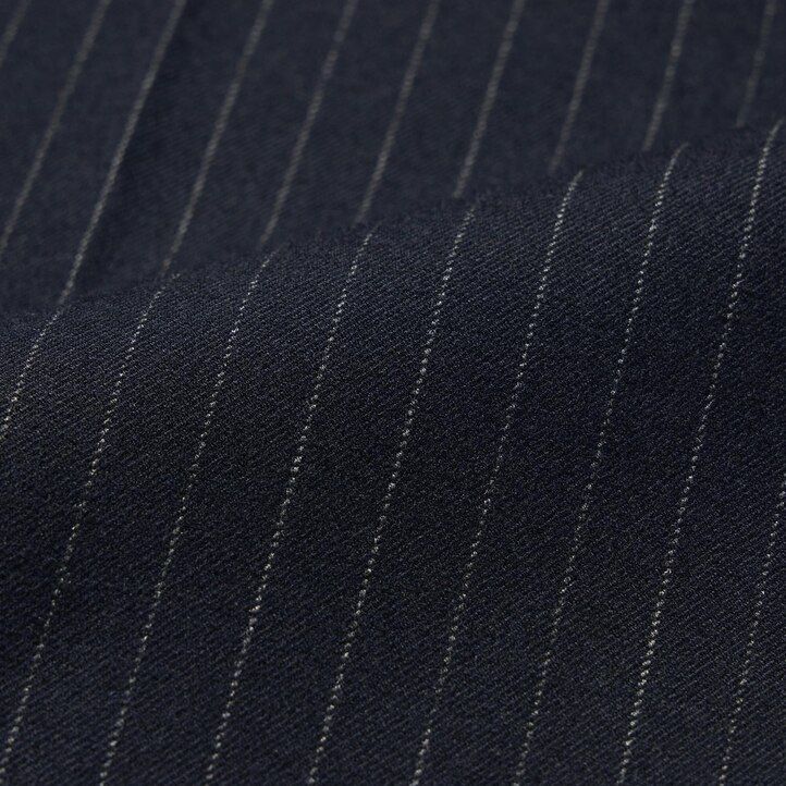 marineblaue uniqlo heattech-streifentops für damen mit falten